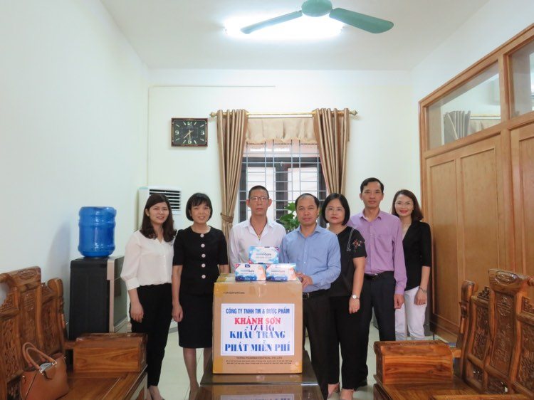 Công ty TNHH TM&Dược phẩm Khánh Sơn tặng khẩu trang