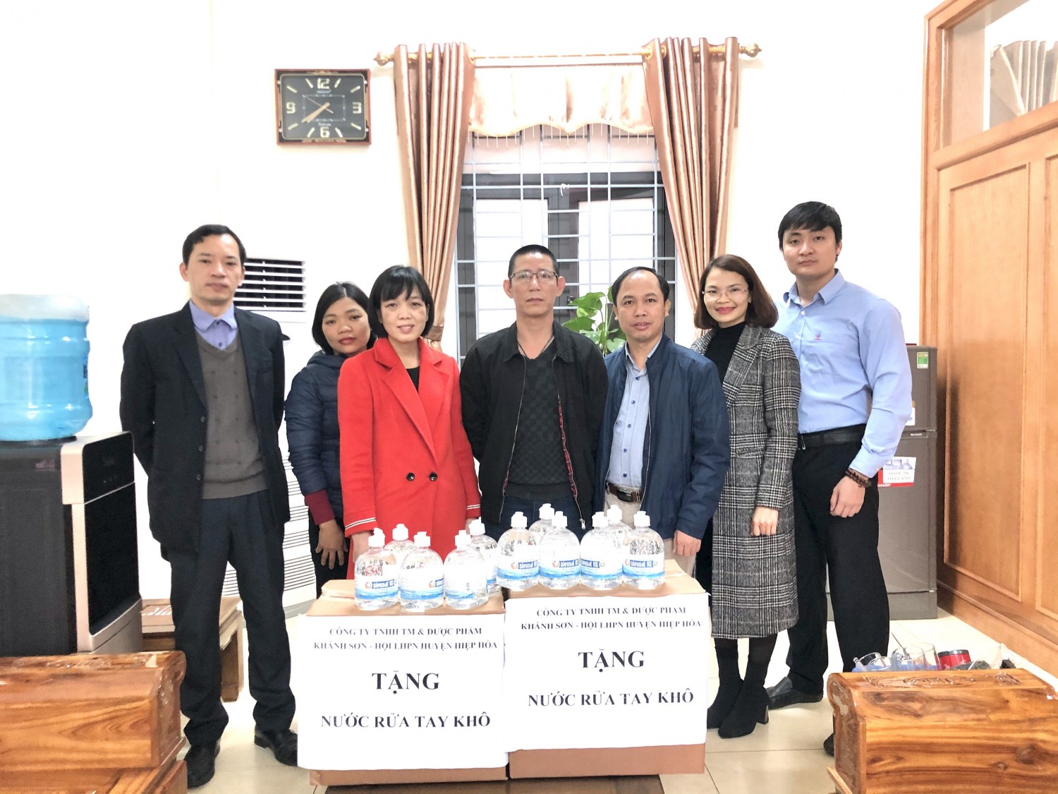 Công ty TNHH TM&Dược phẩm Khánh Sơn tặng nước rửa ray